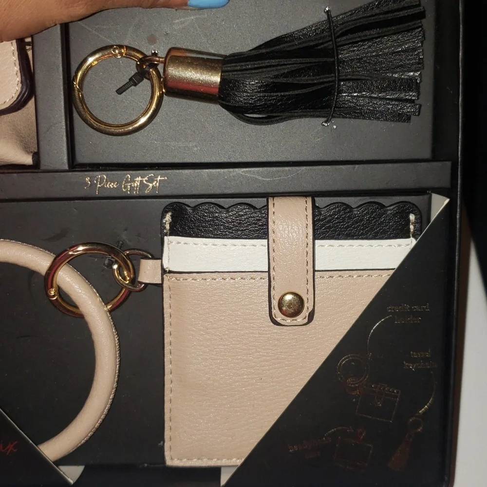 Keychain Gift Set - Picture 3 of 4